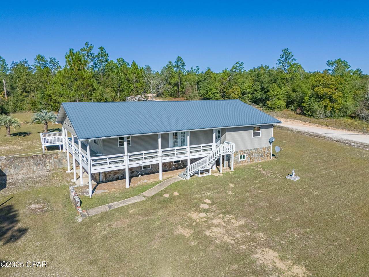 2672 Laurel Drive - Photo 1