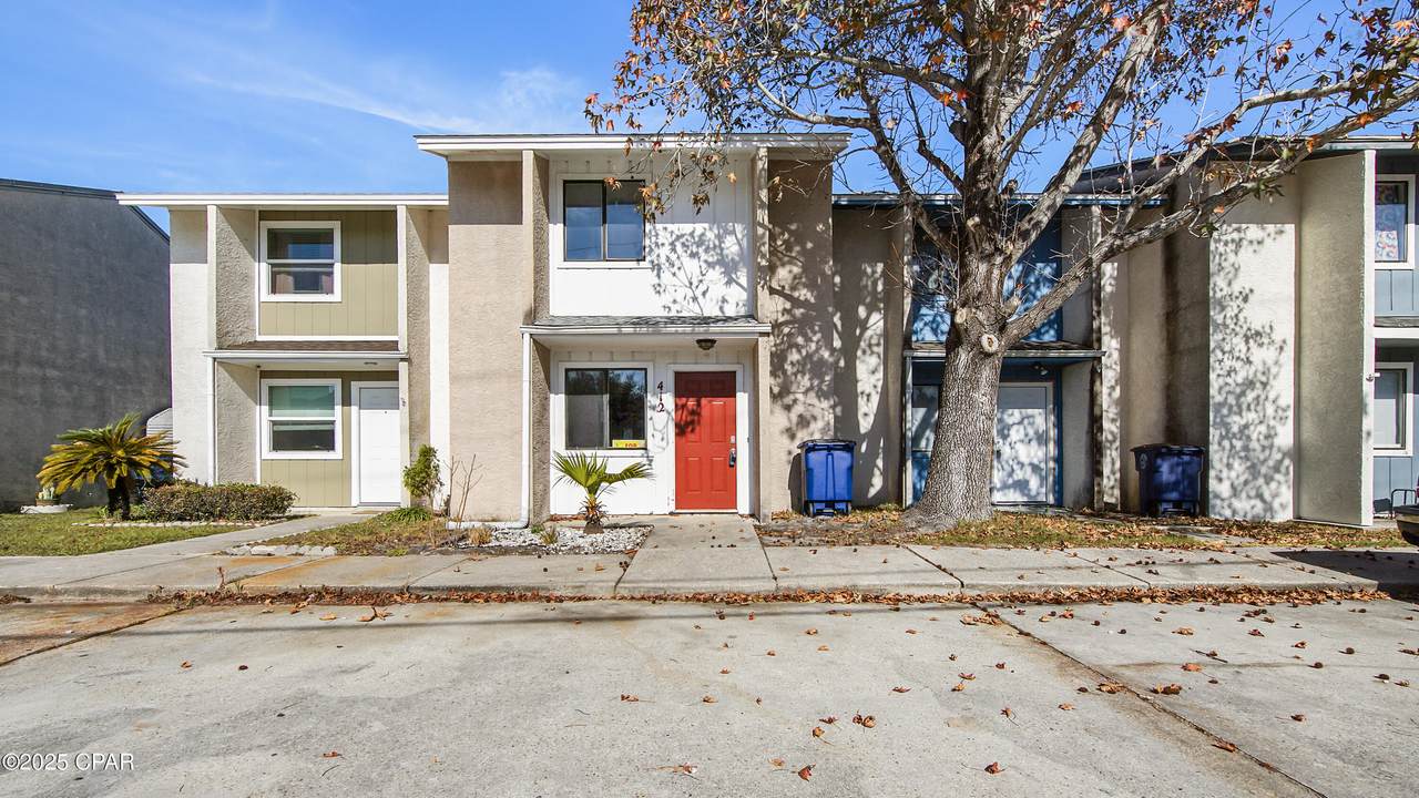 412 Venetian Way - Photo 1