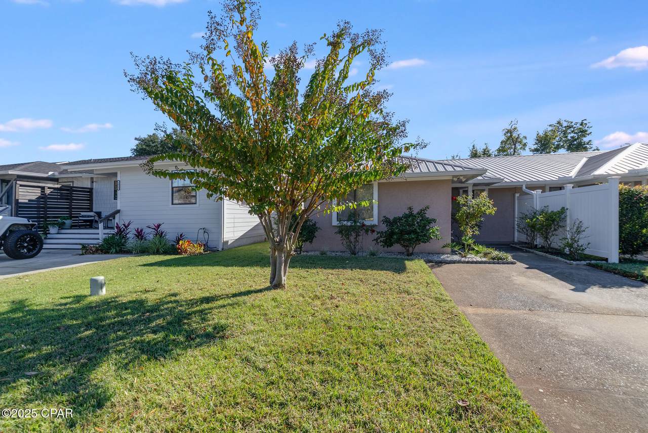 1025 11th Court - Photo 1