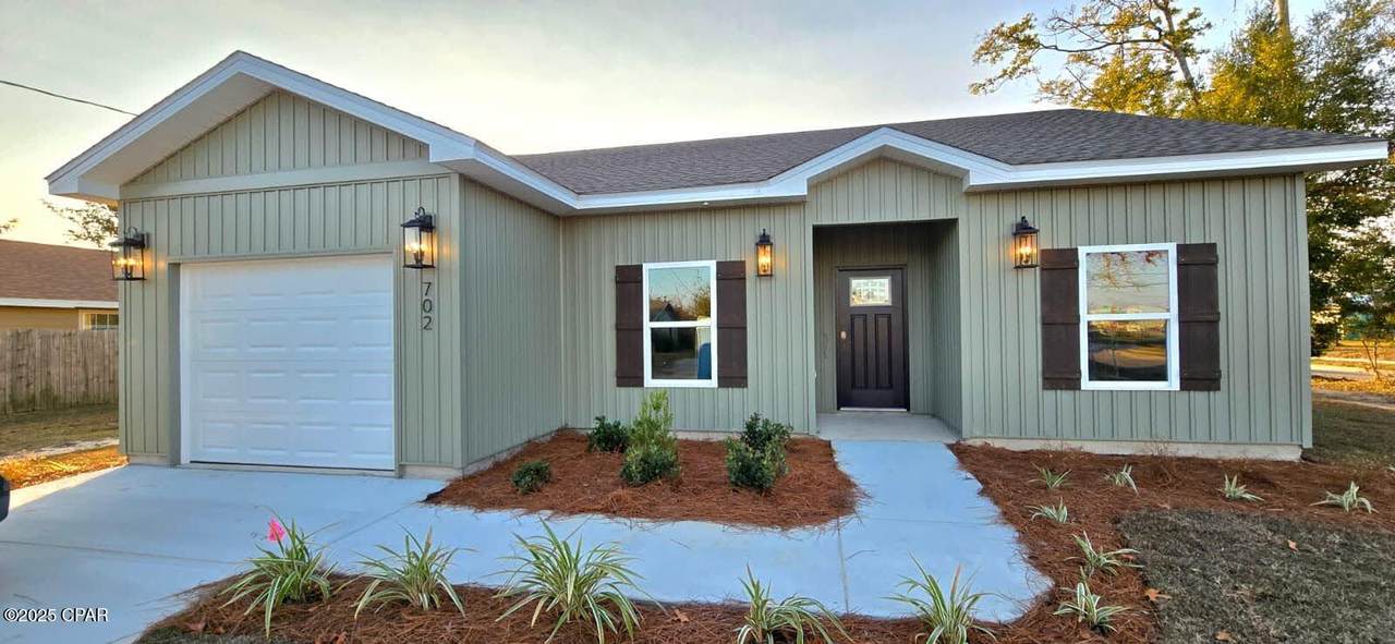 702 9th Street - Photo 1