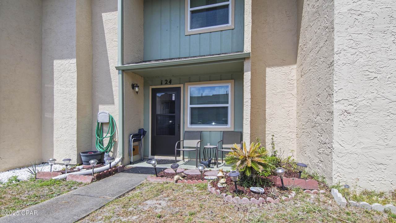 124 Leslie Lane - Photo 1
