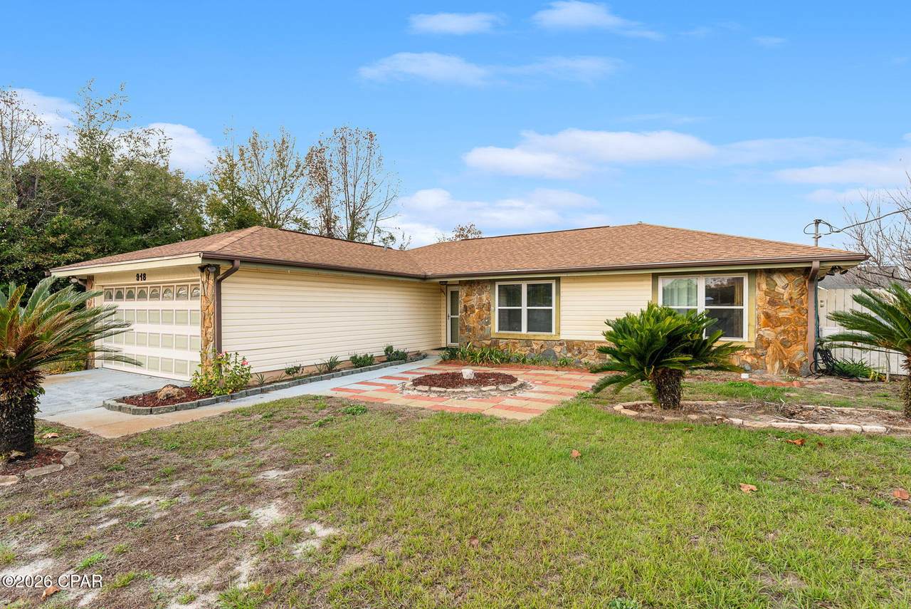 918 Venetian Way - Photo 1