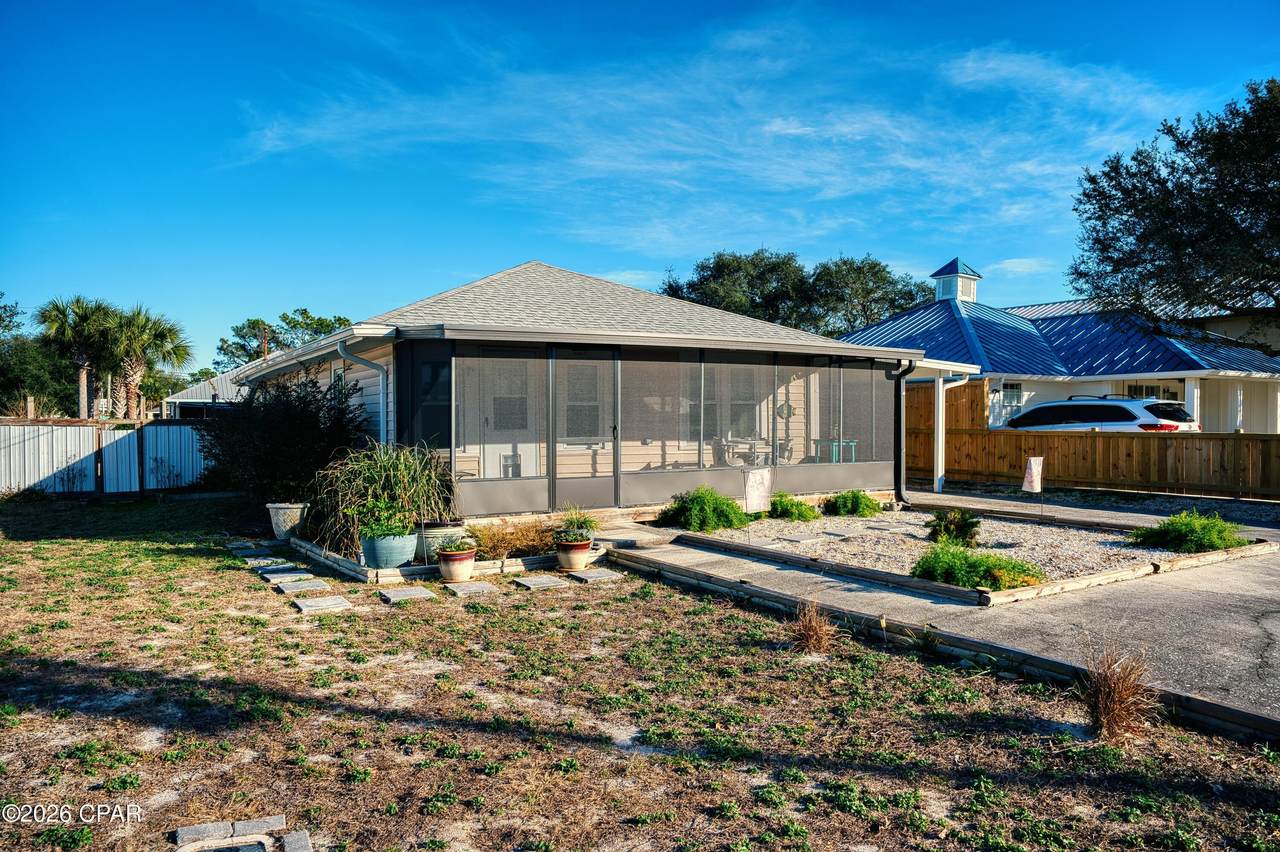 209 Wells Street - Photo 1