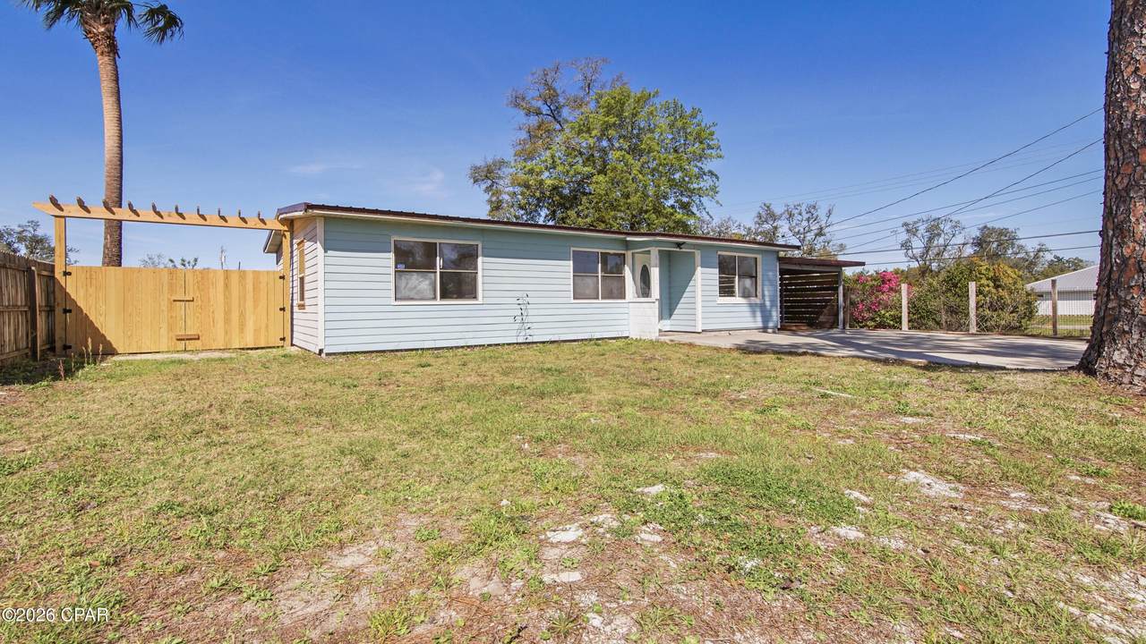1613 Hickory Avenue - Photo 1