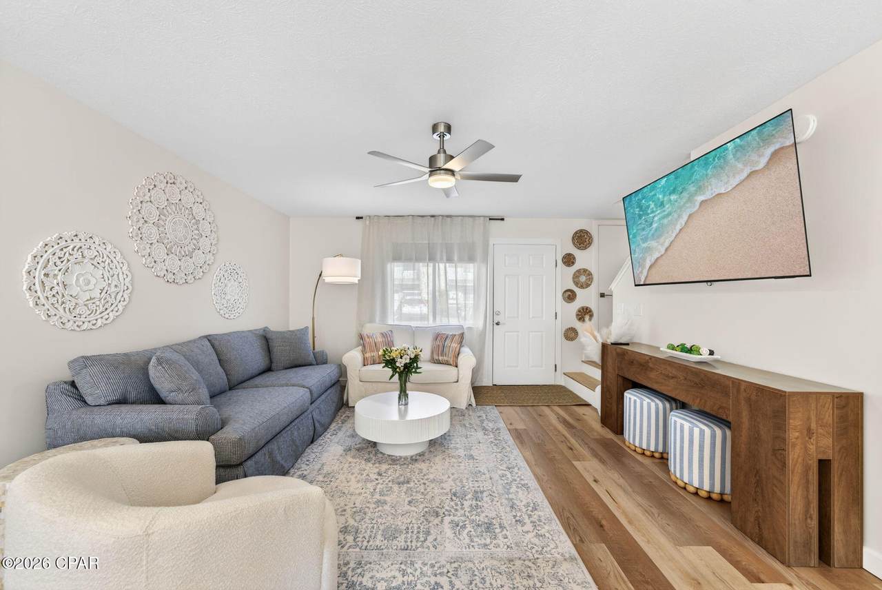 138 Leslie Lane - Photo 1