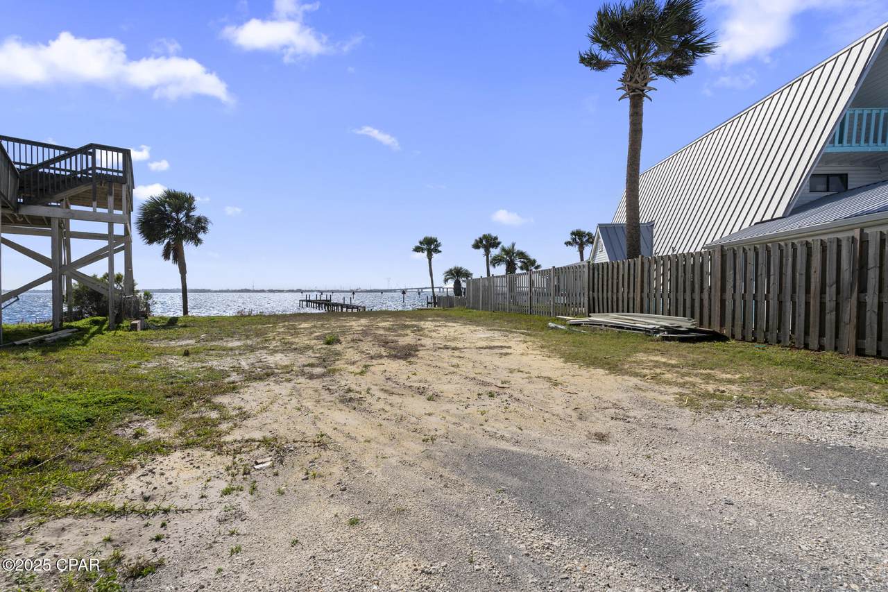 1037 Bay Circle - Photo 1