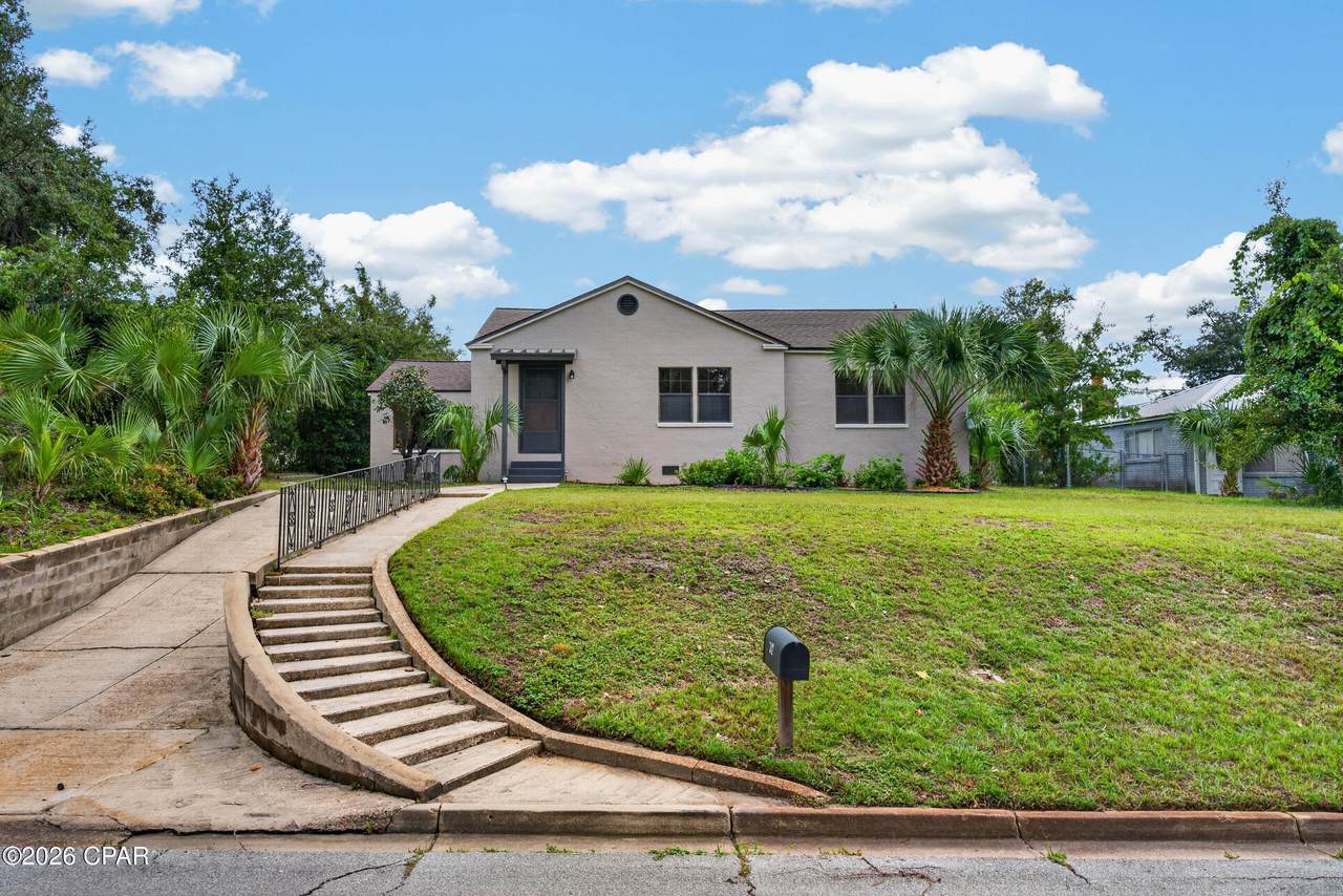 312 Cove Boulevard - Photo 1