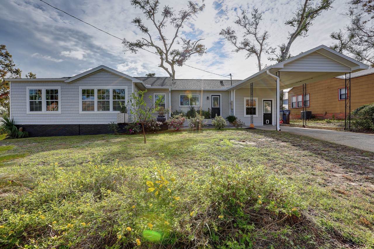 207 Macarthur Avenue - Photo 1