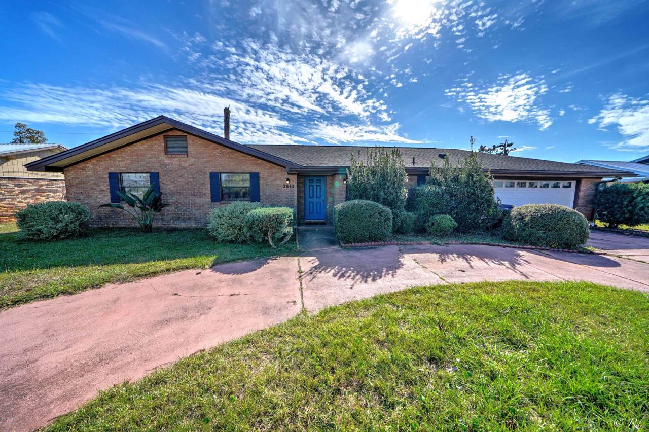 2813 21st Court - Photo 1