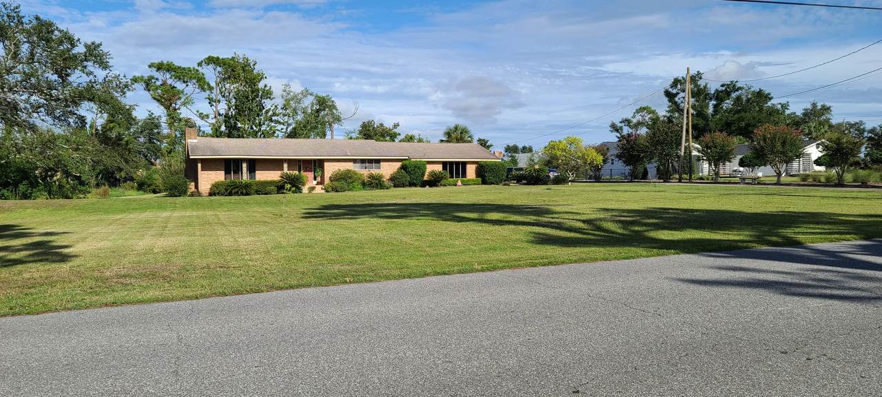 2726 Kings Road - Photo 1