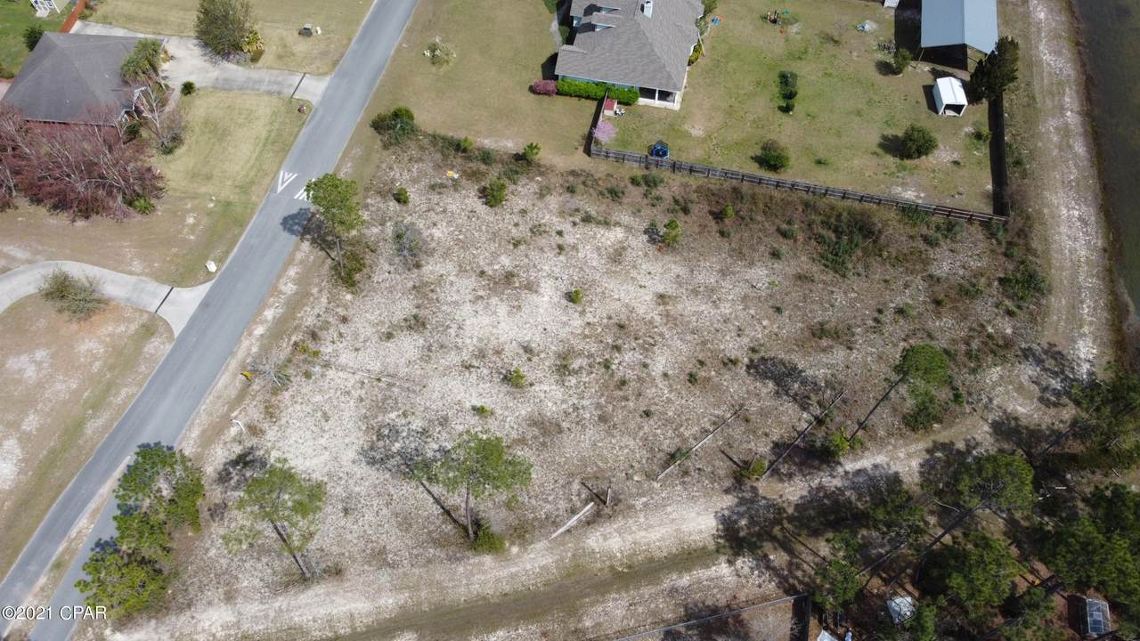 102 White Oaks Boulevard - Photo 1