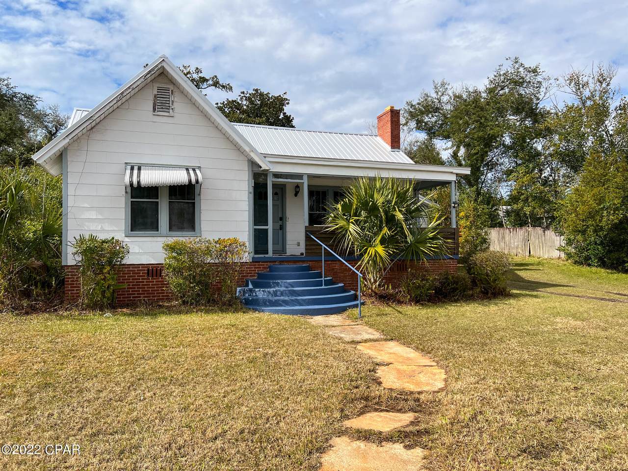411 Cove Boulevard - Photo 1