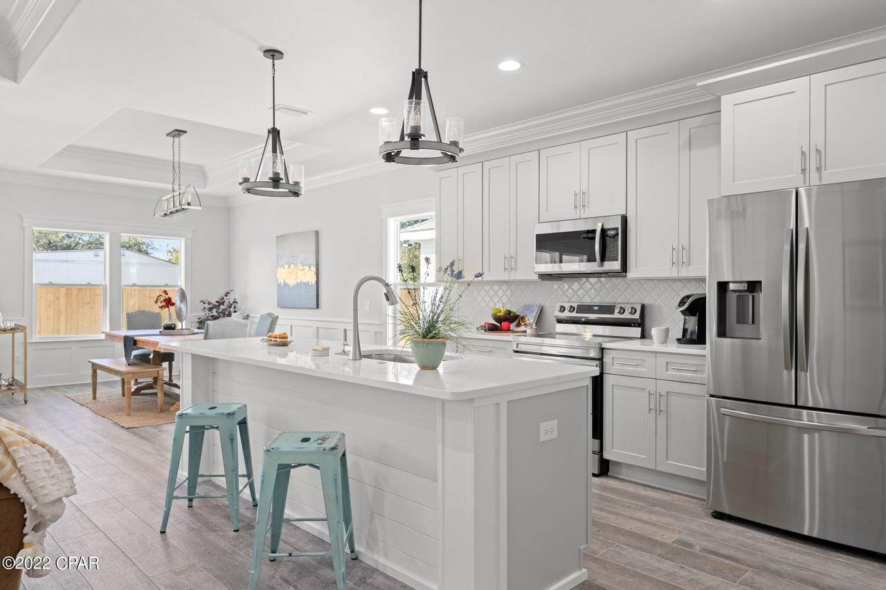 209 Wells Street - Photo 1