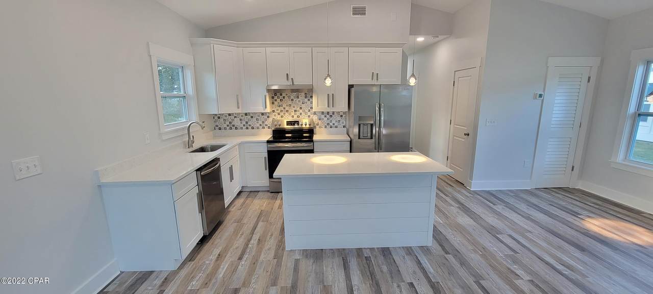 2101 8th Street - Photo 1