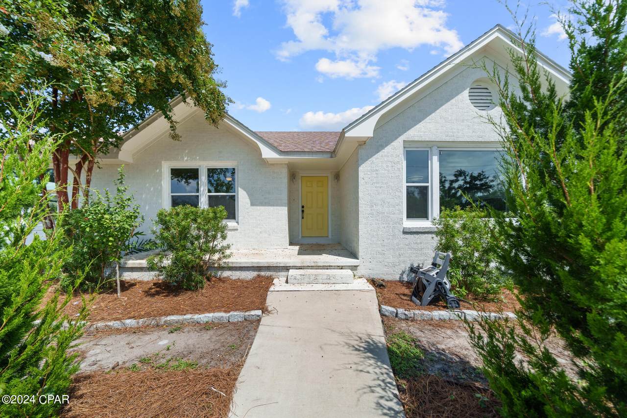 102 Cove Boulevard - Photo 1