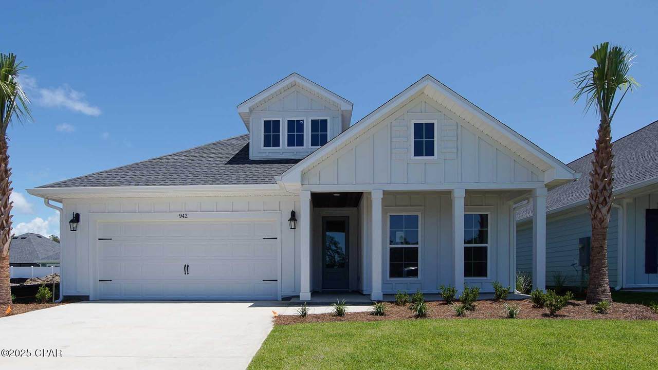 942 Crystal Bayou Boulevard - Photo 1