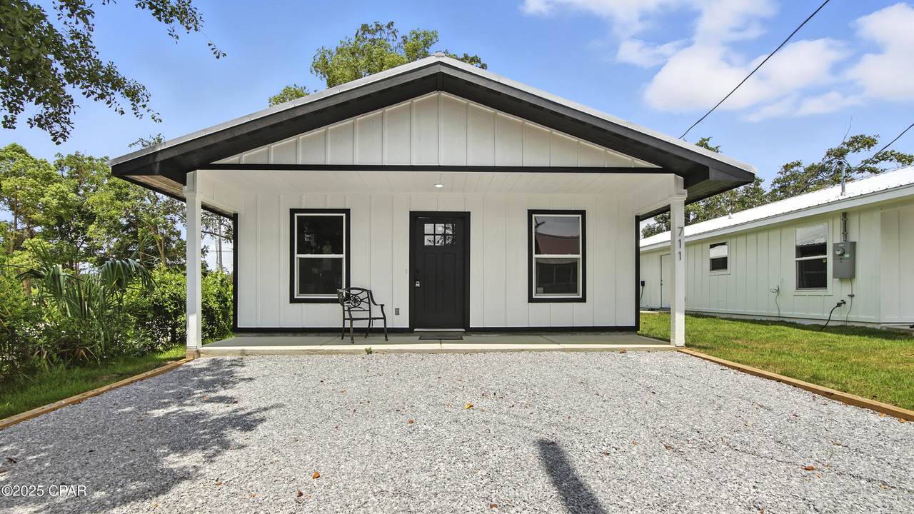 711 10th Court - Photo 1