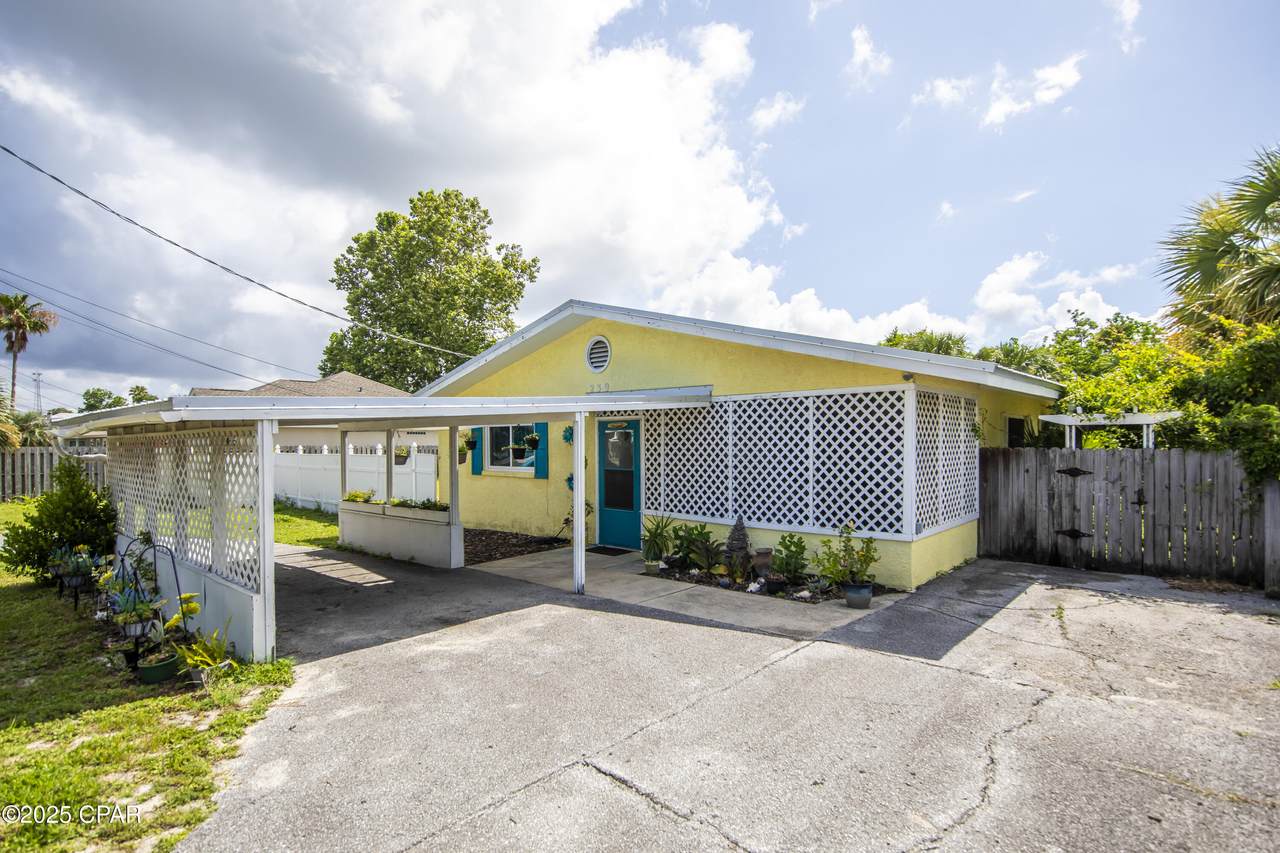 239 Poinsettia Drive - Photo 1