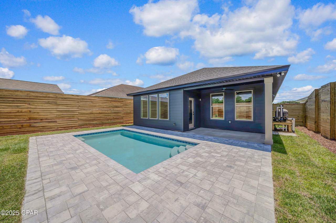 20914 Lakeview Drive - Photo 1