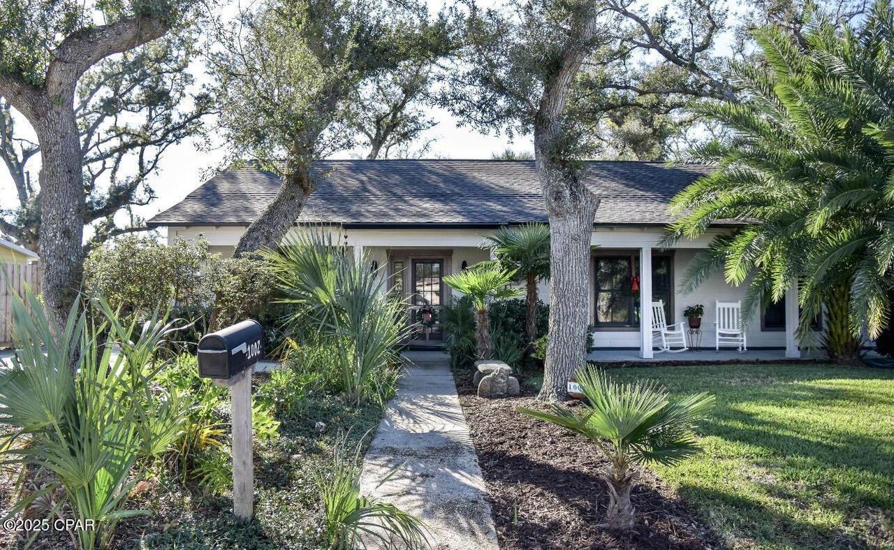 1002 2nd Court - Photo 1