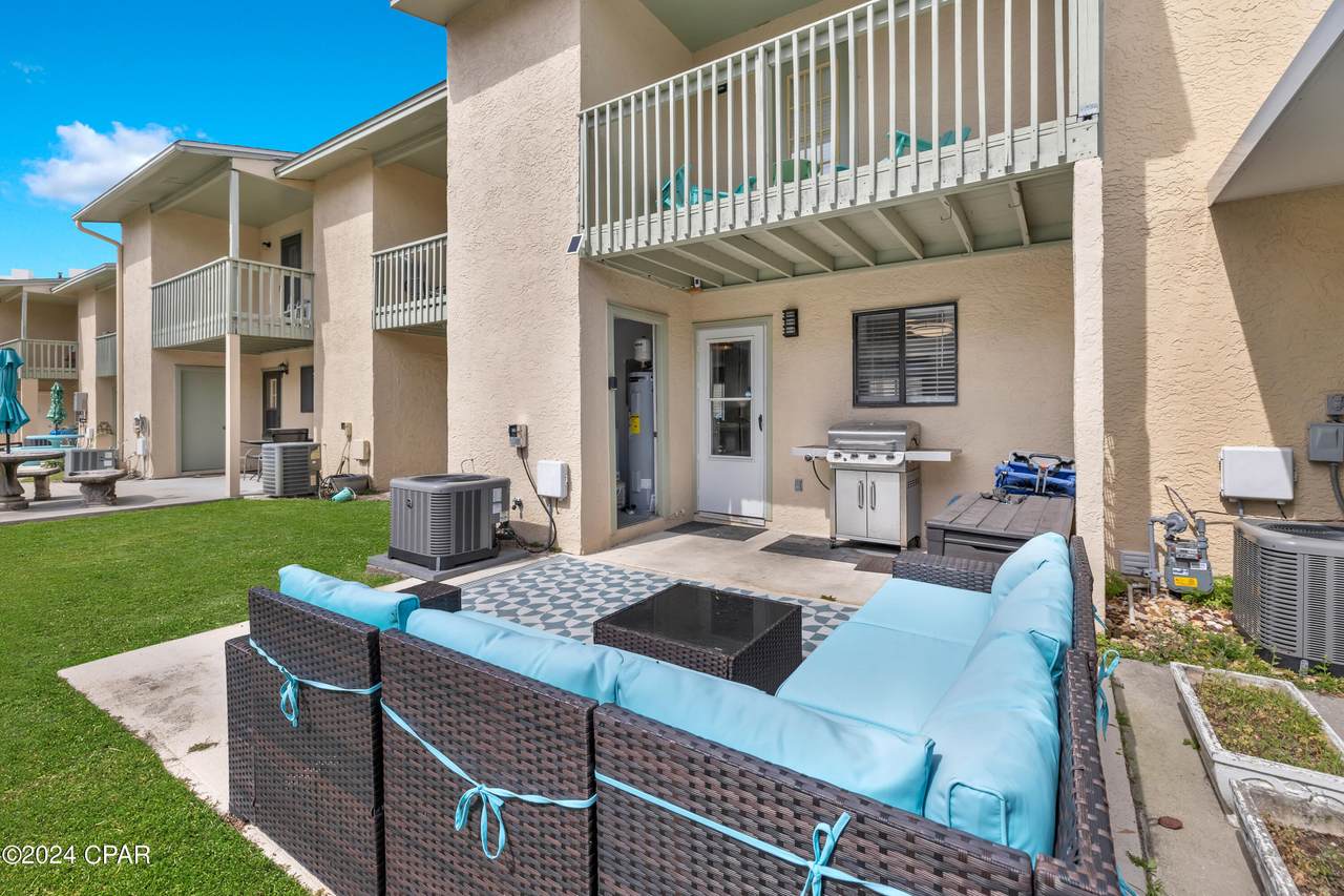 137 Leslie Lane - Photo 1