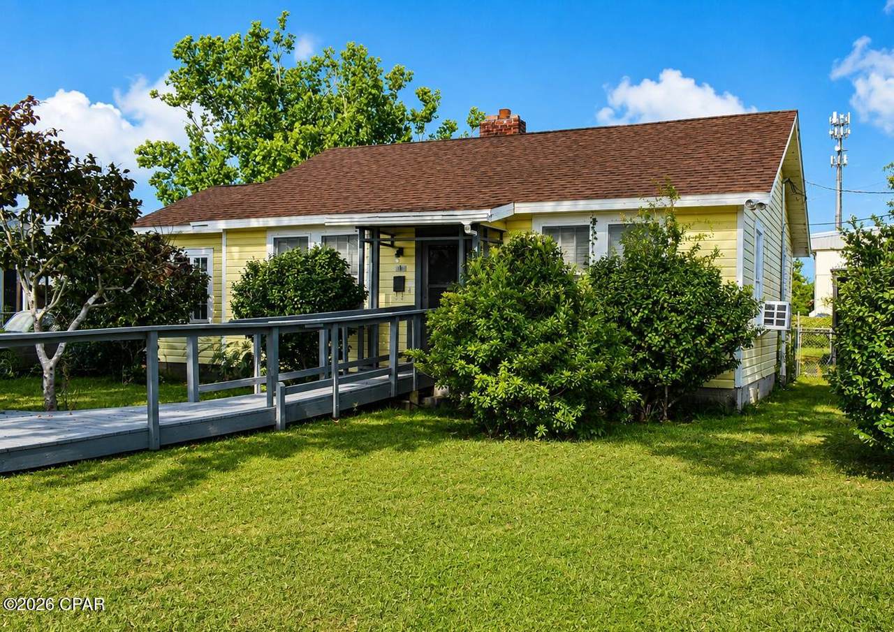 414 Macarthur Avenue - Photo 1