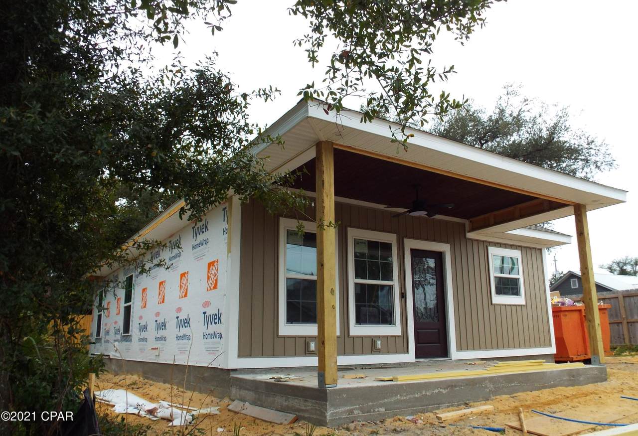 2704 1st Court - Photo 1