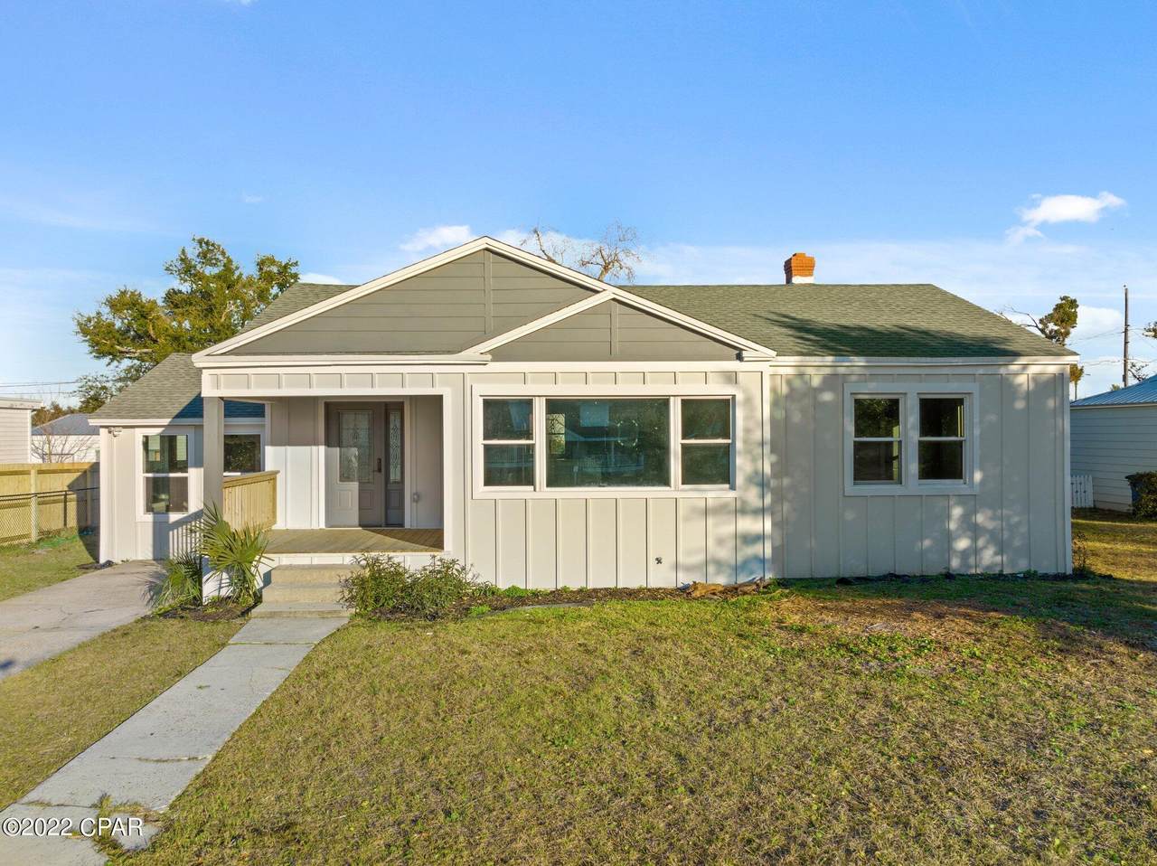 206 Cove Boulevard - Photo 1