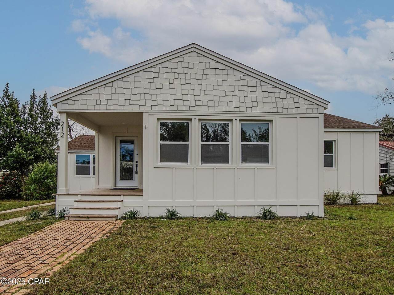 212 Cove Boulevard - Photo 1