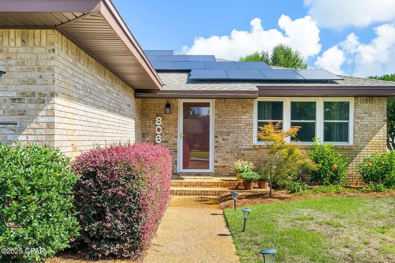 806 Longwood Circle - Photo 1