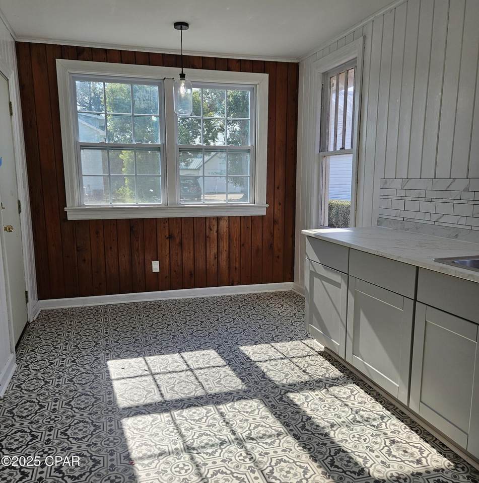 1011 Grace Avenue - Photo 1