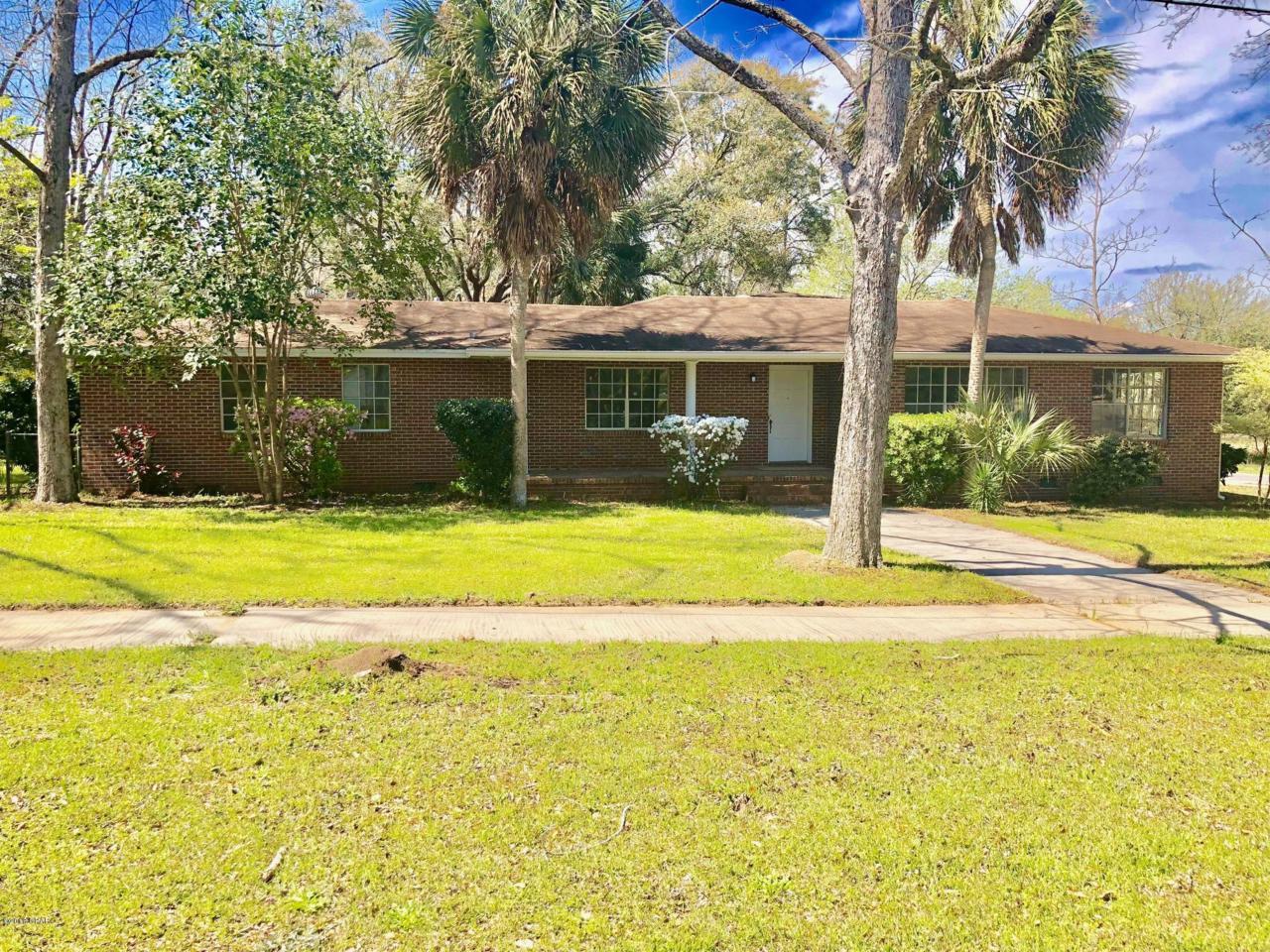 809 Hamlin - Photo 1
