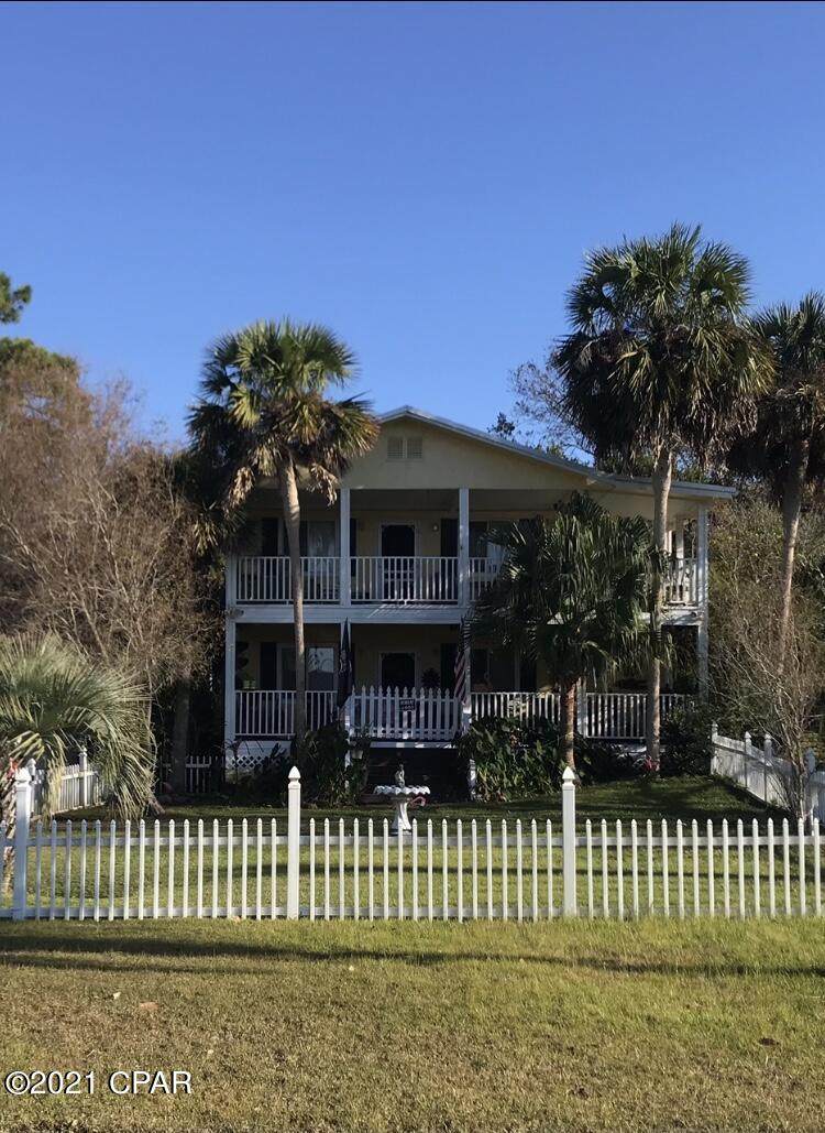 201 Circle Drive - Photo 1