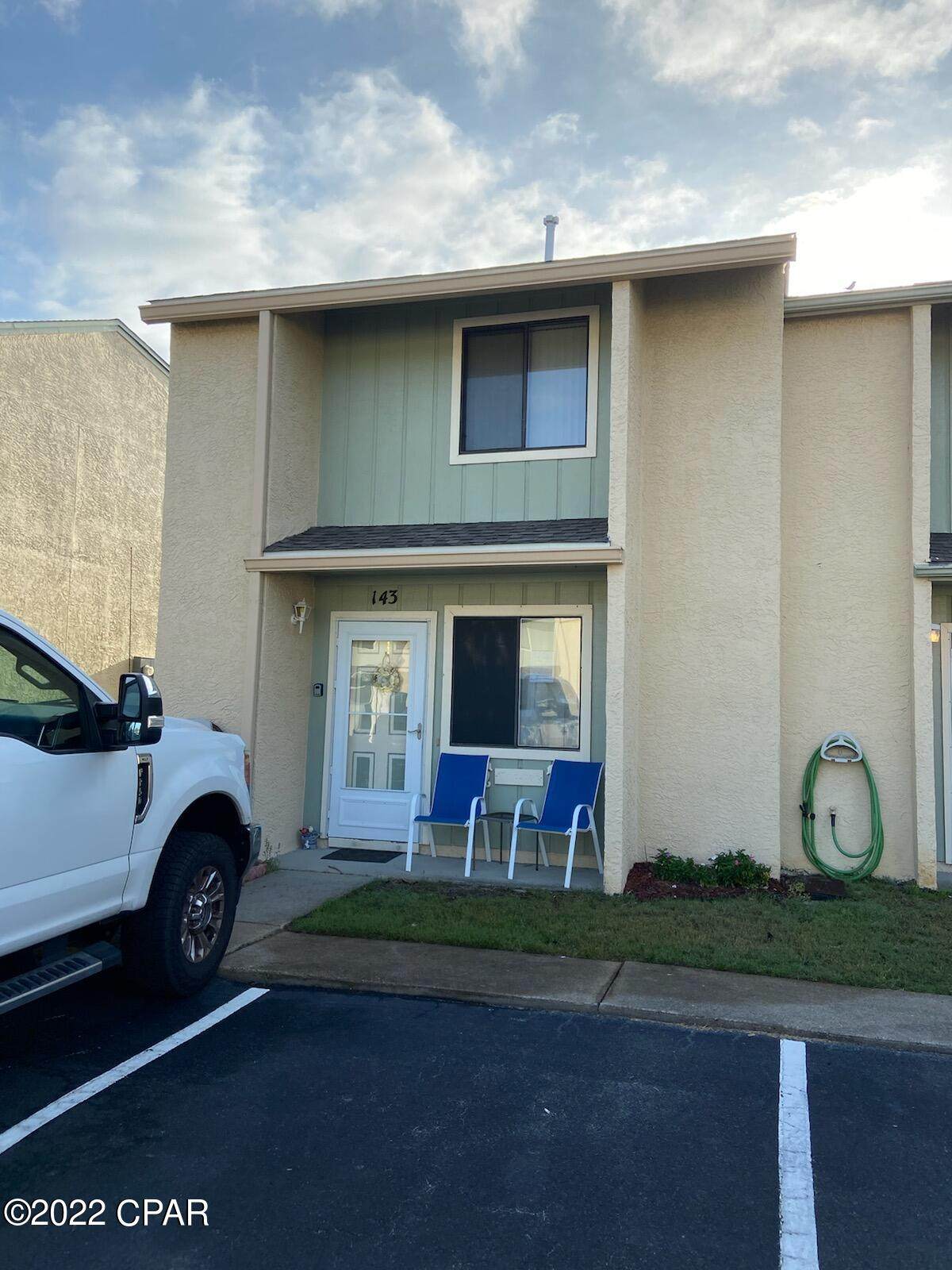 143 Leslie Lane - Photo 1