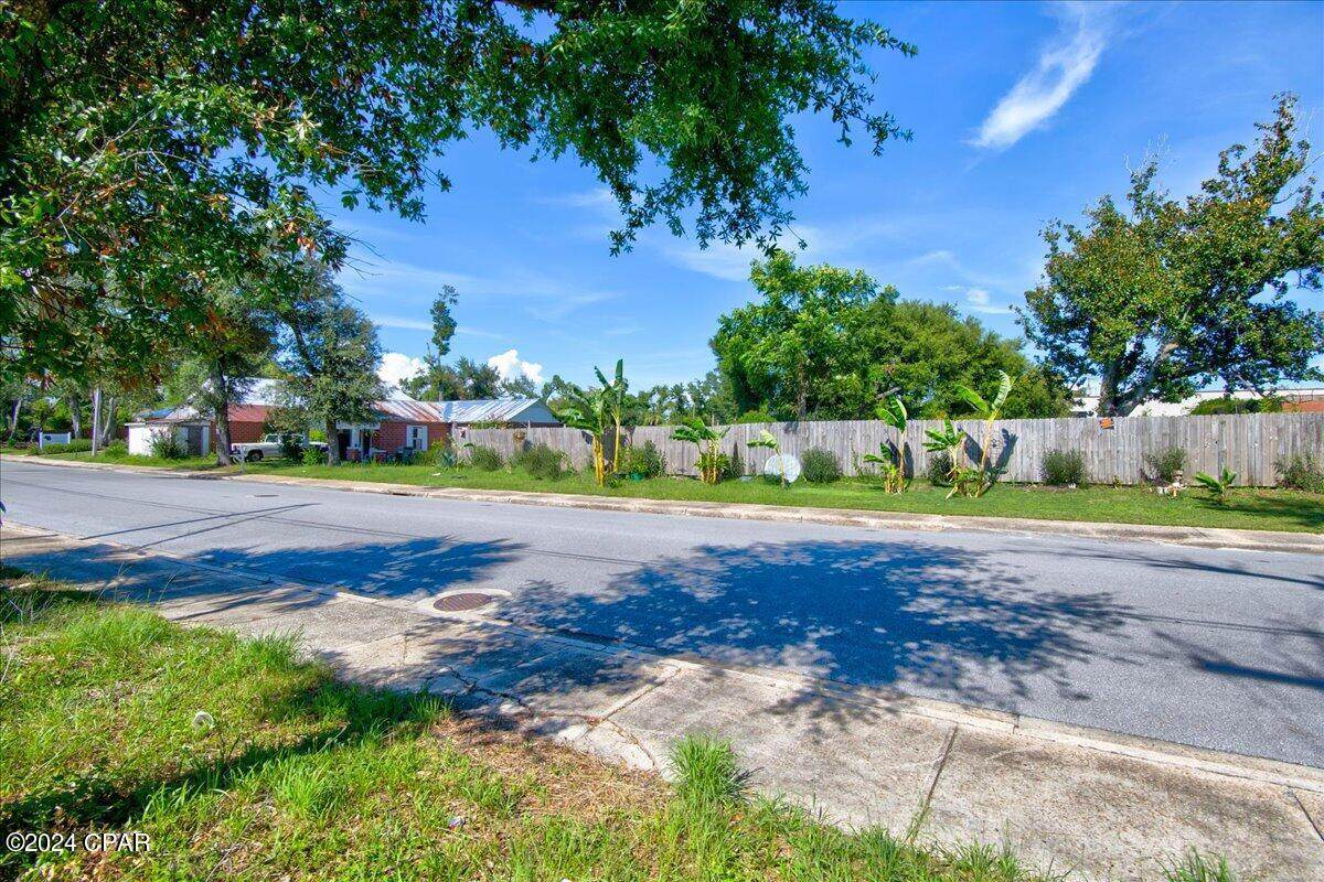612 Mckenzie Avenue - Photo 1