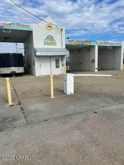 1815 Thomas Drive - Photo 1