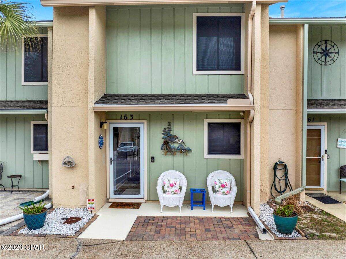163 Leslie Lane - Photo 1