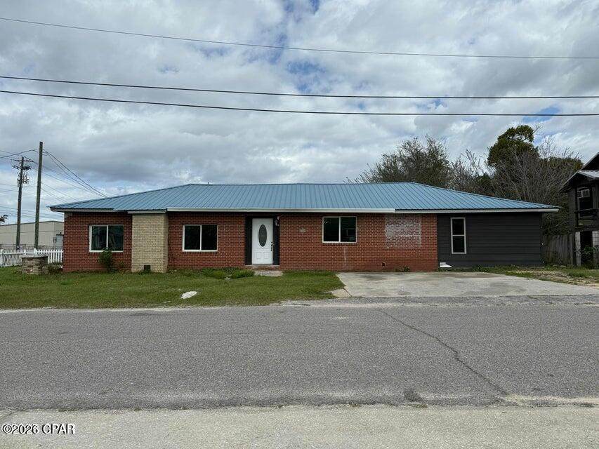 816 East Avenue - Photo 1