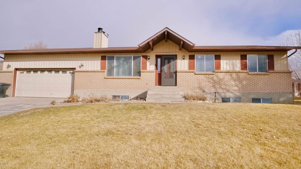 1008 Valley Drive - Photo 1