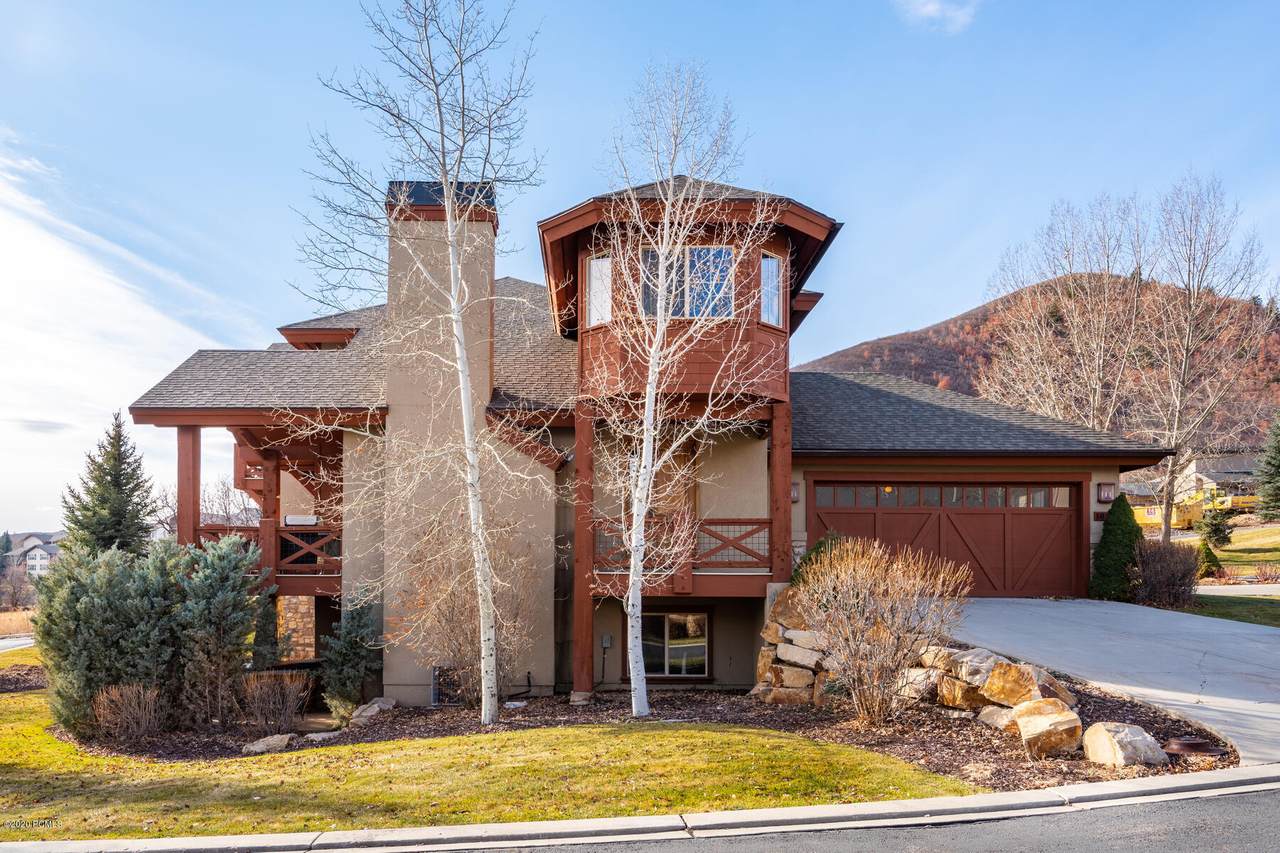 1075 Turnberry Court - Photo 1