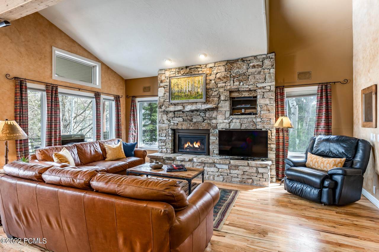 587 Deer Valley Loop - Photo 1
