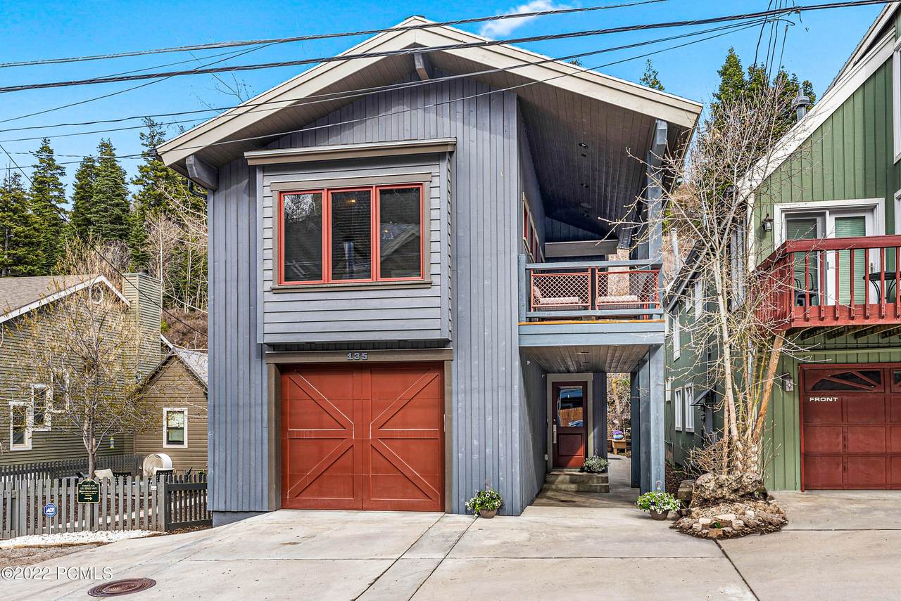 135 Daly Avenue - Photo 1