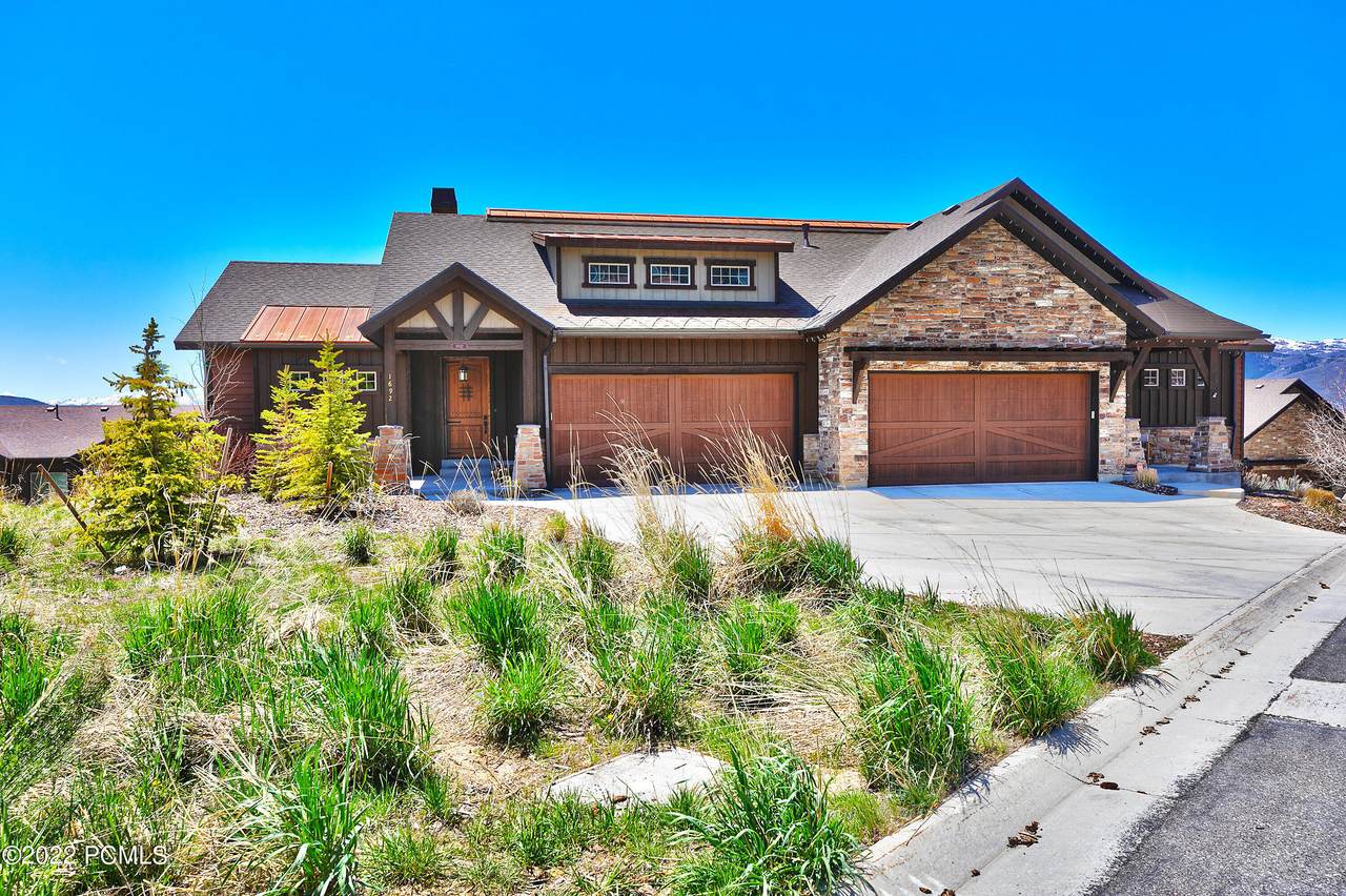 1692 Viewside Circle - Photo 1