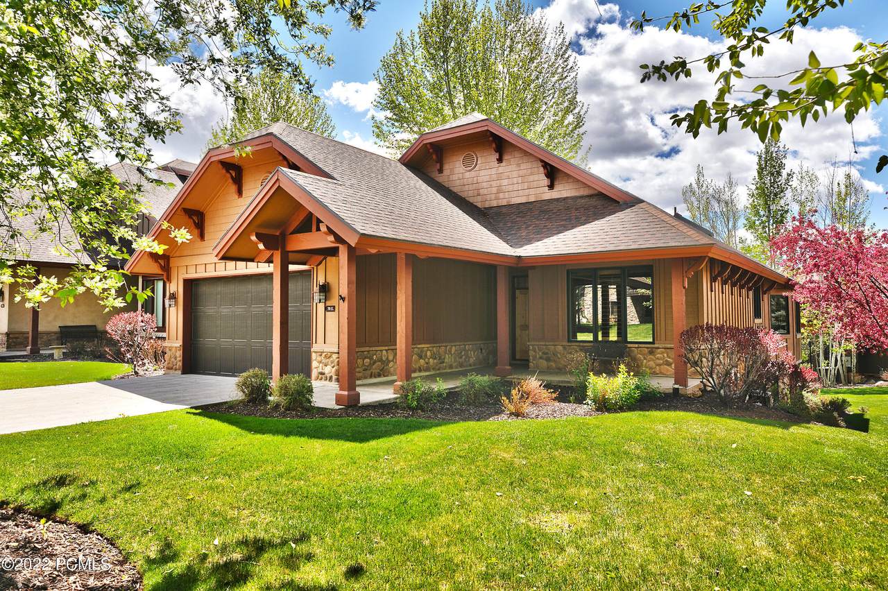 70 Valais Parkway - Photo 1