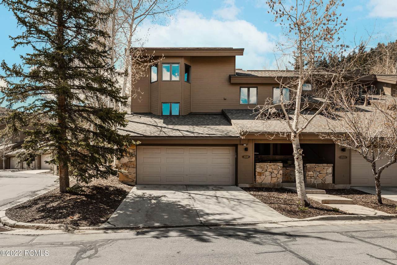 1537 Lakeside Circle - Photo 1