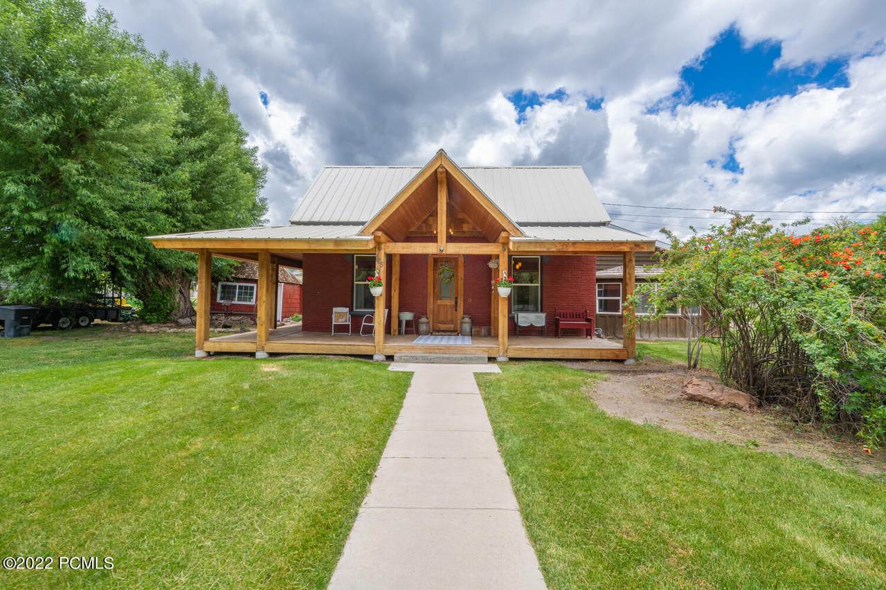 585 Center Street - Photo 1