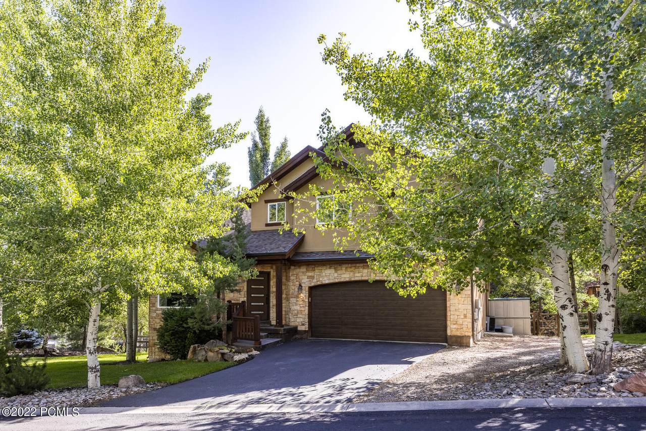 7402 Susans Circle - Photo 1