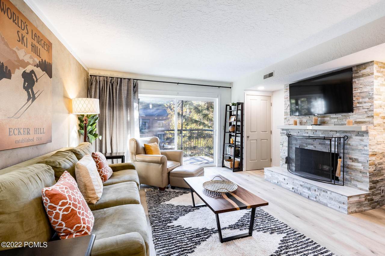 950 Park Avenue - Photo 1