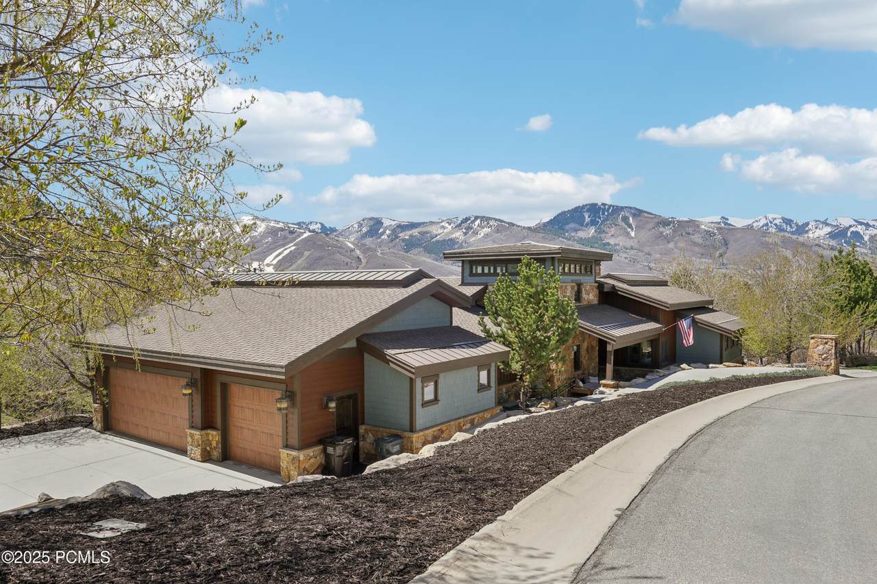 2516 Larkspur Drive - Photo 1