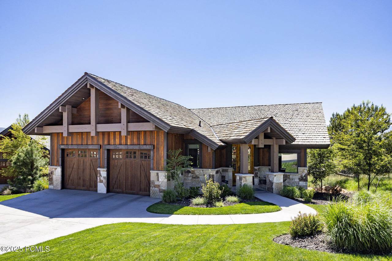 201 Kings Peak Court - Photo 1